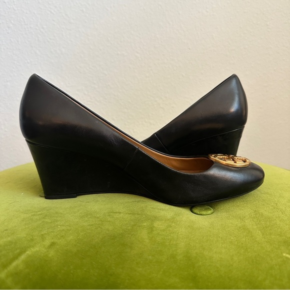 Tory Burch Chelsea Wedge in Black with Dust Bag | Low Heel Wedge with Gold Logo - Picture 7 of 9